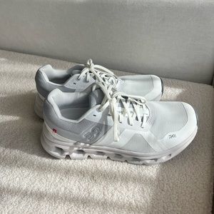 On Running Cloud Runner Sneakers Women’s Size 8.5